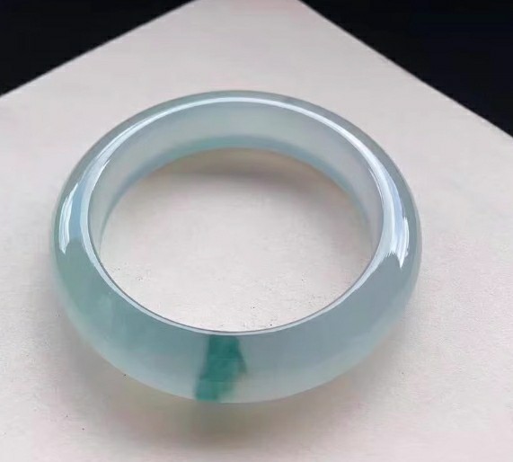 什么樣的翡翠值錢?分辨和挑選值錢翡翠的實(shí)用技巧